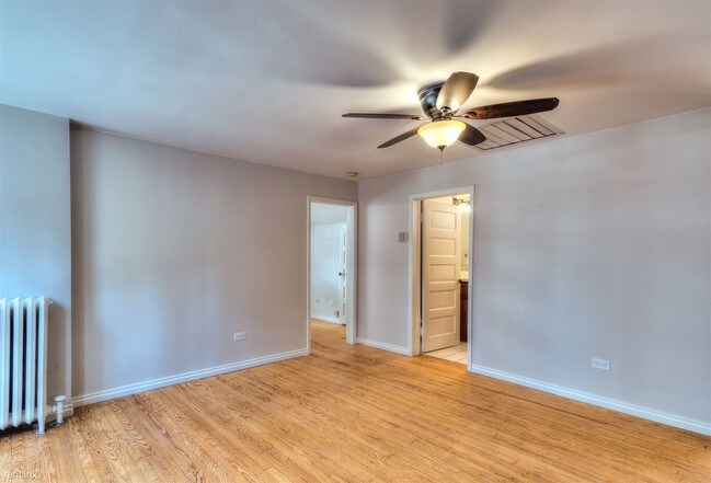 Building Photo - 1 br, 1 bath Condo - 738 Pearl Street