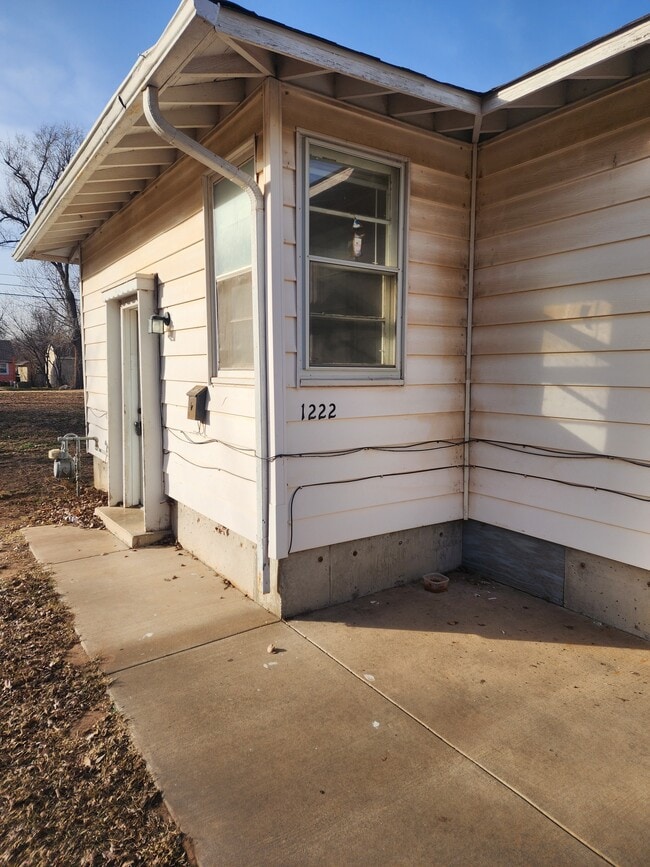 Building Photo - 1222 N 13th St