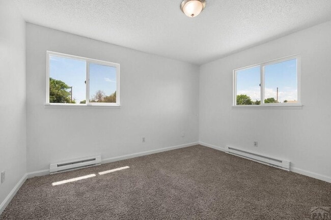 Building Photo - 981 Tamarack Cir