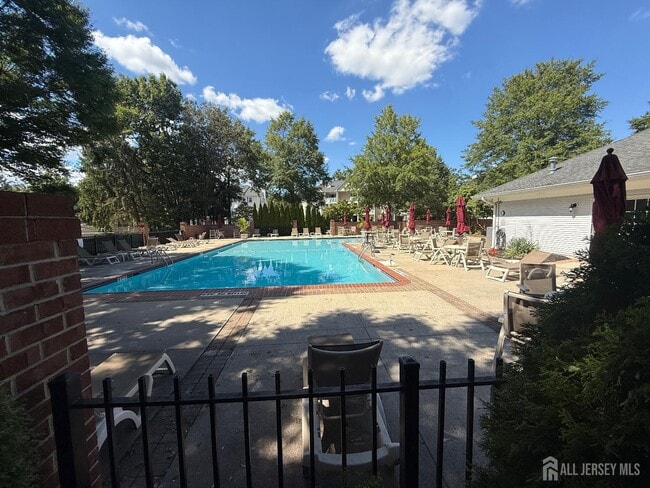 Building Photo - 425 Northam Dr
