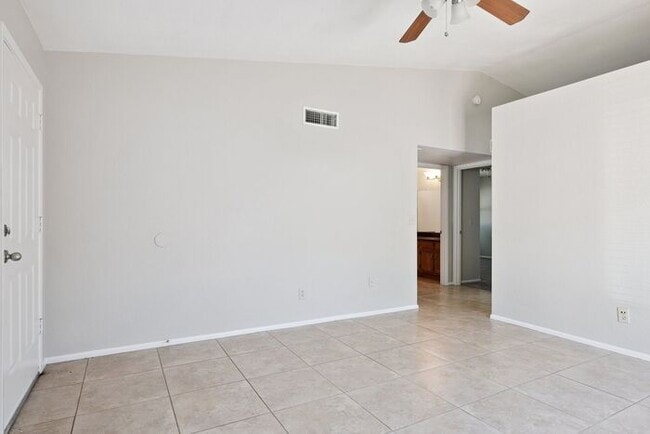 Building Photo - Three bedroom, two bath home!