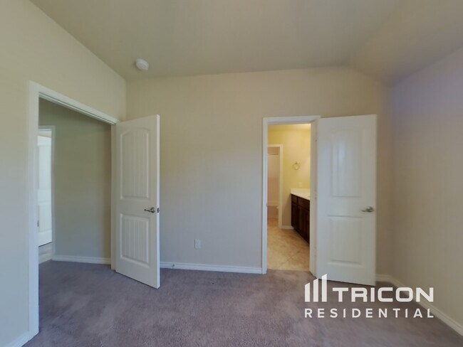 Building Photo - 1617 Grand Ct