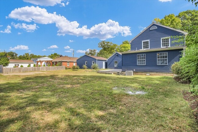 Building Photo - 1212 W Healey St