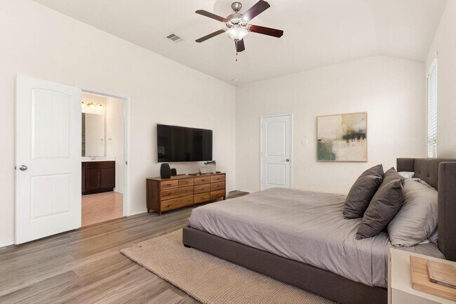 Building Photo - 23607 Legano Dr