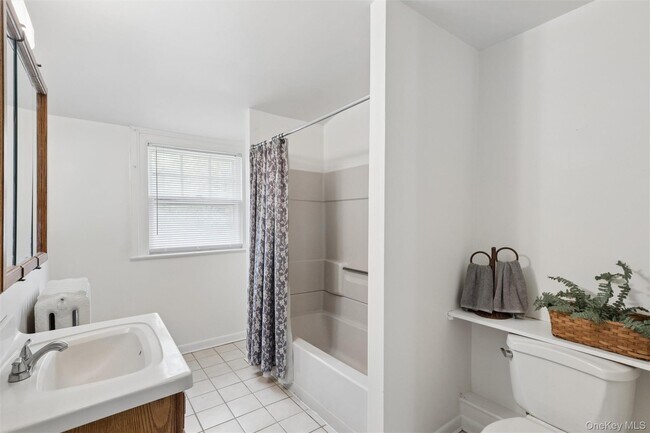 Building Photo - 208 Wheatley Rd