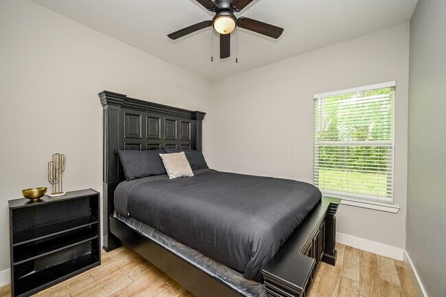 Building Photo - 5007 Briscoe St