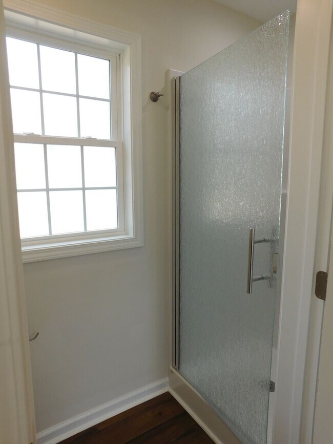 Building Photo - 240 Alexander Wy S