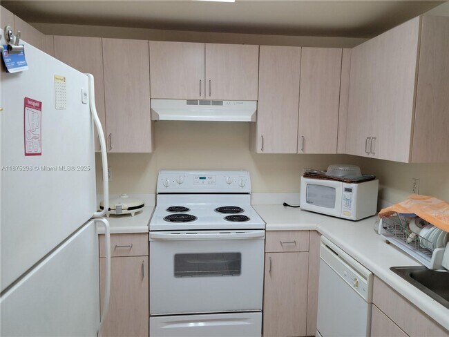 Building Photo - 50 Menores Ave