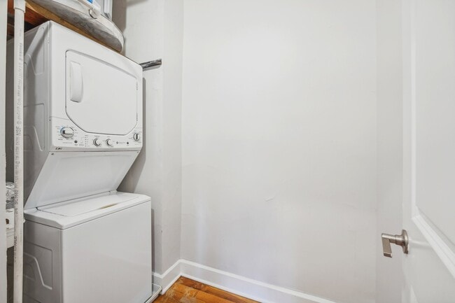 Building Photo - 4300 Chestnut St