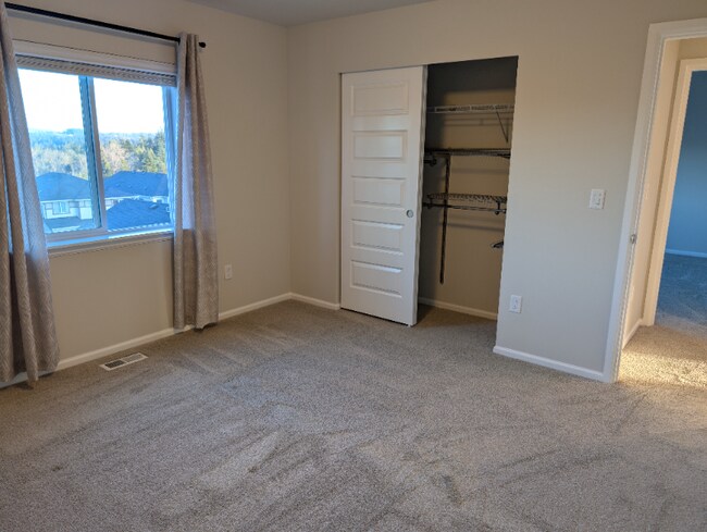 Building Photo - 912 119th Ave SE