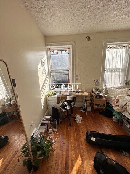 Building Photo - 72 Revere St