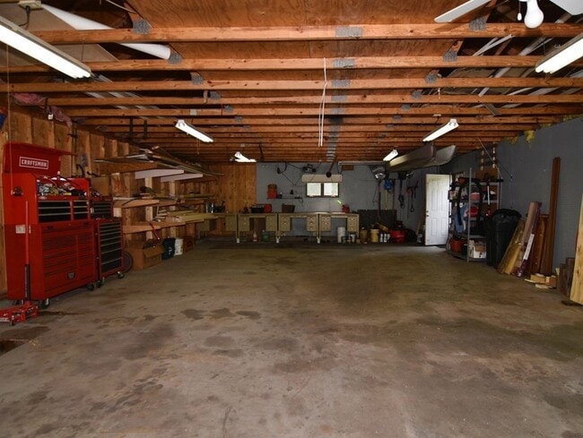 Building Photo - 1196 Old Fall River Rd