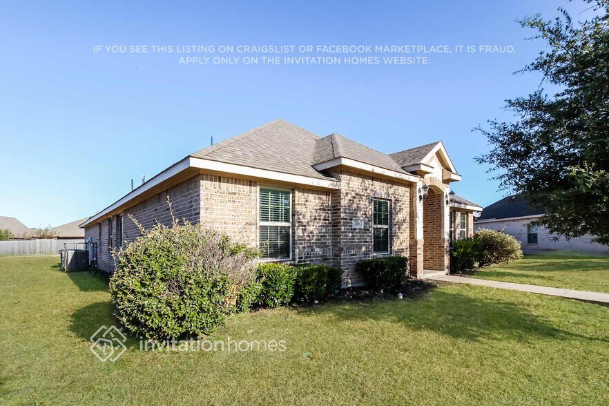 Building Photo - 105 Thorncreek Cir
