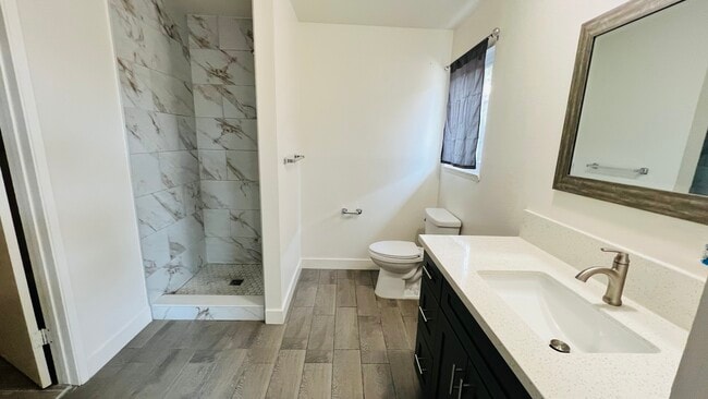 Building Photo - 723 Ivywood Dr