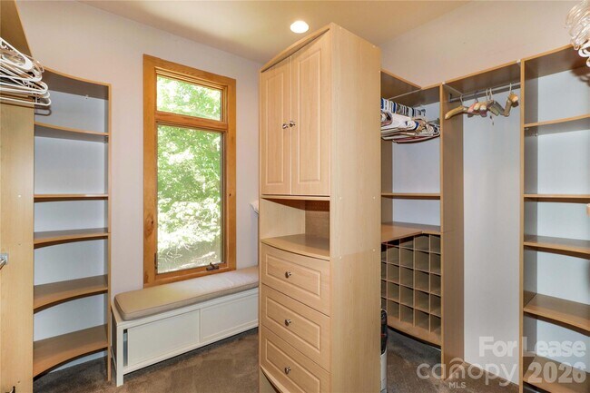 Building Photo - 111 Farmington Ln