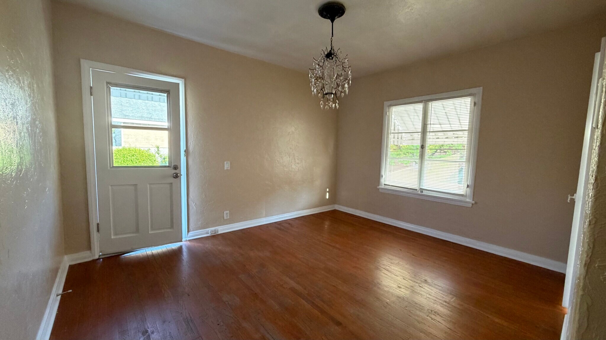 Building Photo - 1034 S 4th St