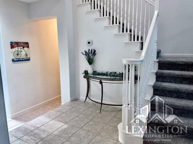 Building Photo - Stunning, 5BD/3BA Home, in West Sacramento with a Pool and BBQ!