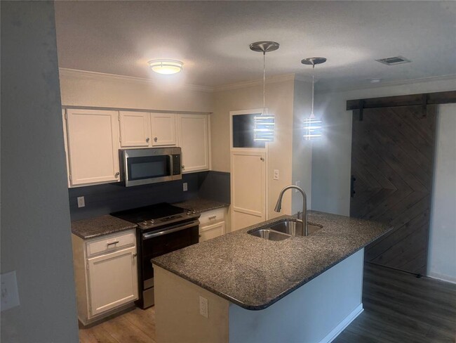 Building Photo - 8888 Tallwood Dr