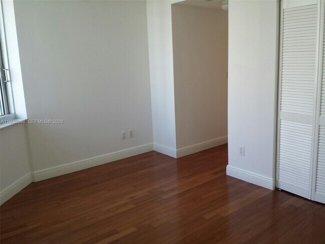 Building Photo - 325 S Biscayne Blvd