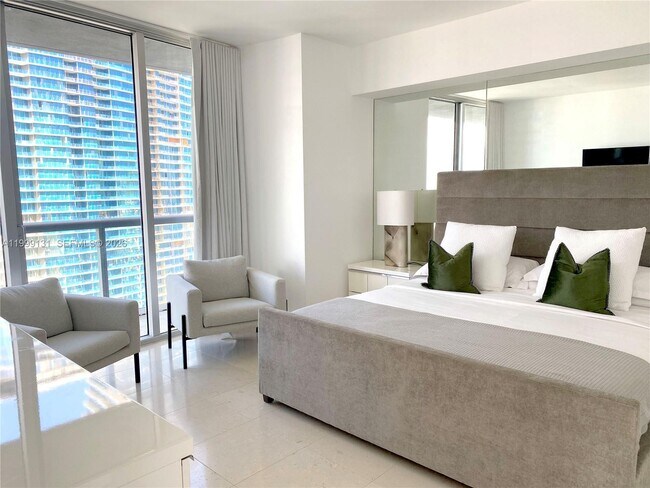 Building Photo - 475 Brickell Ave