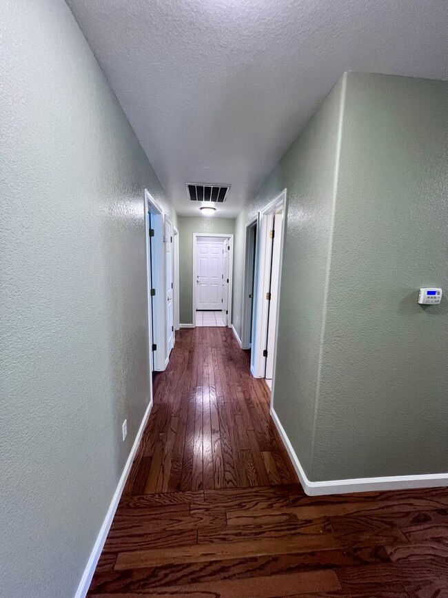 Building Photo - 654 Winery Ct