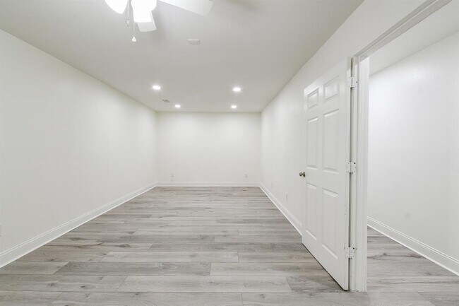 Building Photo - 527 FM 787