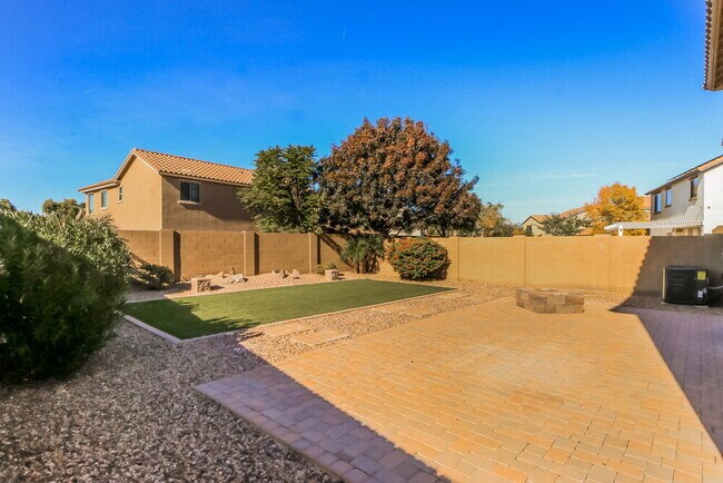 Building Photo - 4165 E Thunderheart Trail