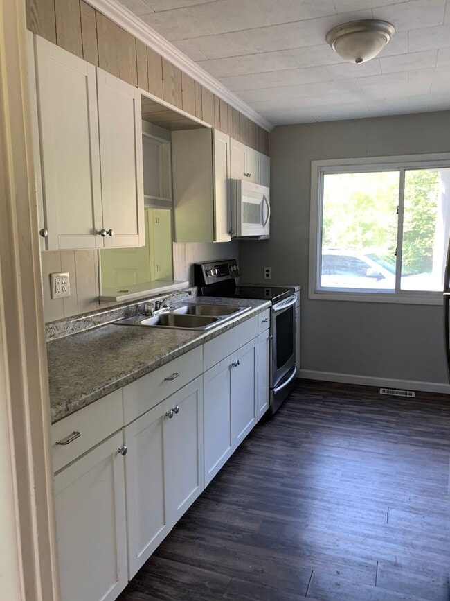 Building Photo - Newly renovated 2 Bedroom country home!