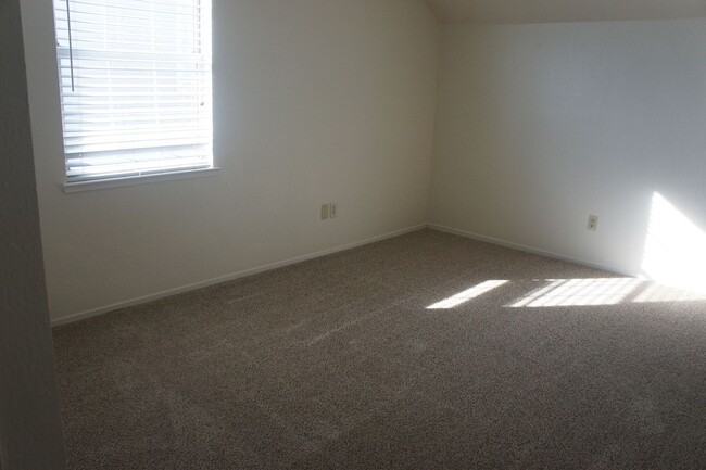 Building Photo - Lots of room