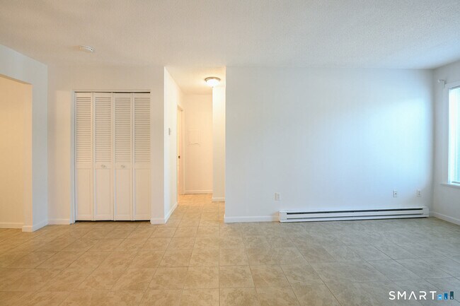 Building Photo - 2 Hamre Ln