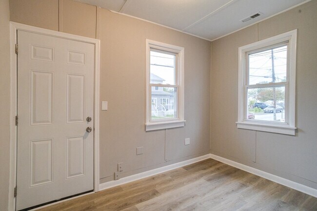 Building Photo - Three Bedroom Home in Middle River