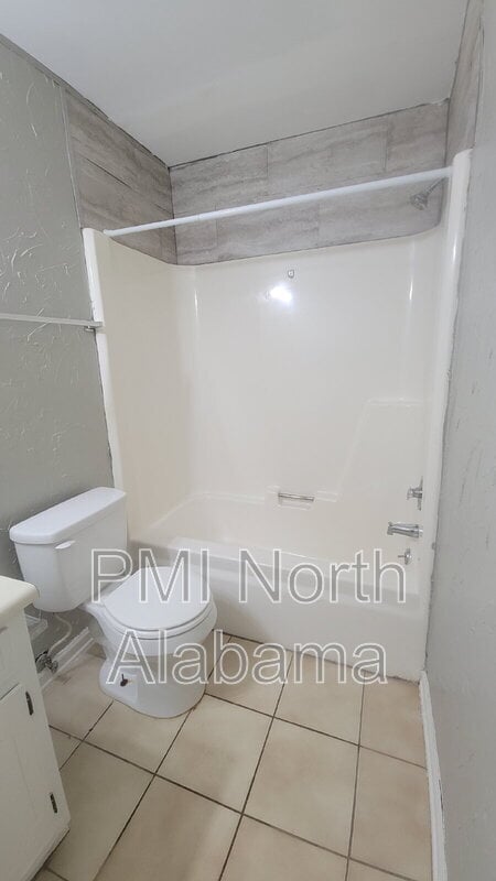 Building Photo - 1502 Barrington Rd NW