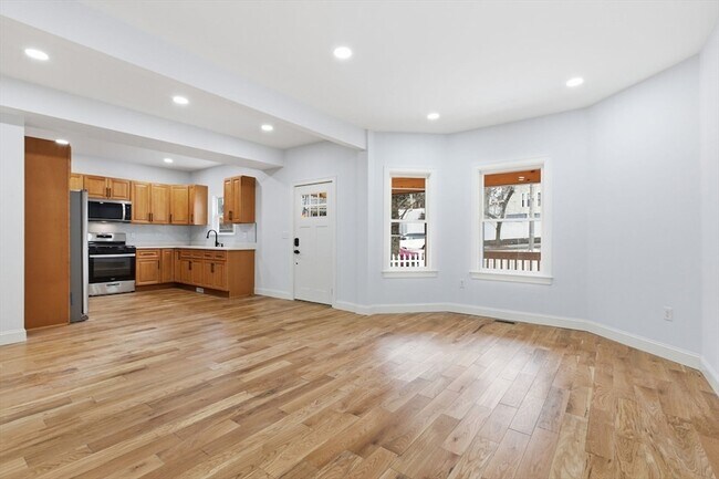 Building Photo - 438 Talbot Ave