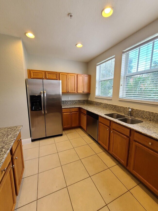 Building Photo - 590 Amador Ln