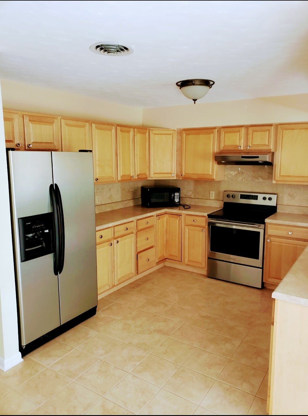 Building Photo - 170 Larchwood Dr