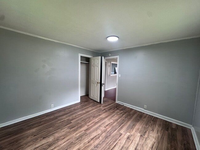 Building Photo - Housing Voucher accepted