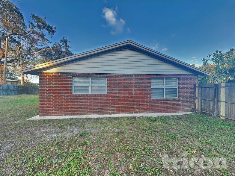 Building Photo - 1108 Fountainhead Dr