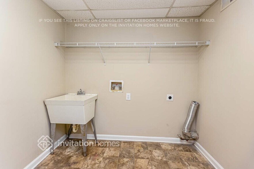 Building Photo - 2026 Spicers Ln