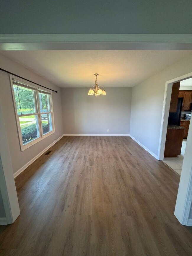 Building Photo - Situated in the heart of Sango, massive lot, and includes a fully finished & recently remodeled b...