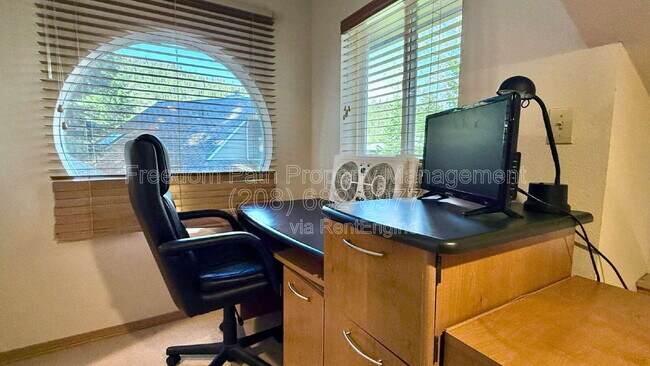 Building Photo - 5637 W Racquet Rd