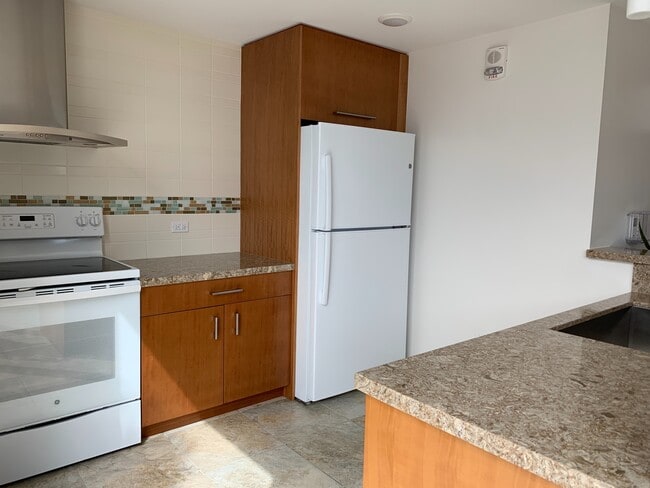 Building Photo - Keauhou Place - New one bedroom, 1 bath, 1 parking