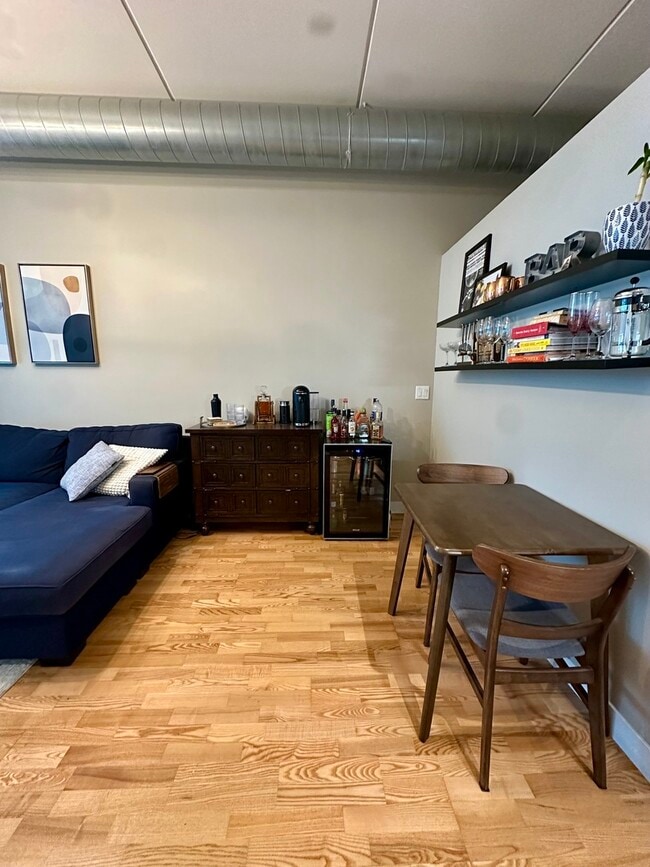 Building Photo - 660 W Wayman St