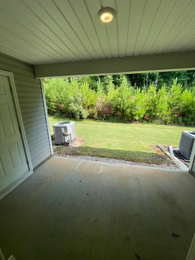 Building Photo - 2BD 2BA Townhome