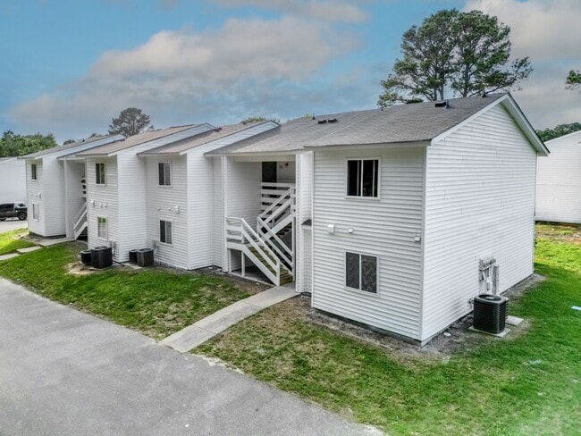 Building Photo - 357 Railroad St