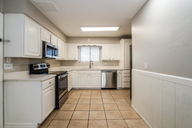 Building Photo - 6643 E Decatur St