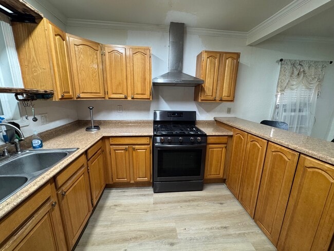 Building Photo - 712 E Washington St