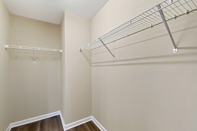 Building Photo - 4490 Middletown Dr