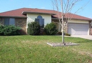 Building Photo - Spacious 3 bedroom house in SW Springfield!