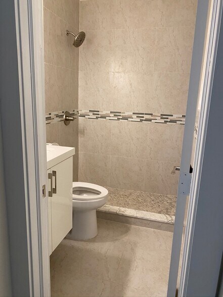 Building Photo - 1331 W 33rd St