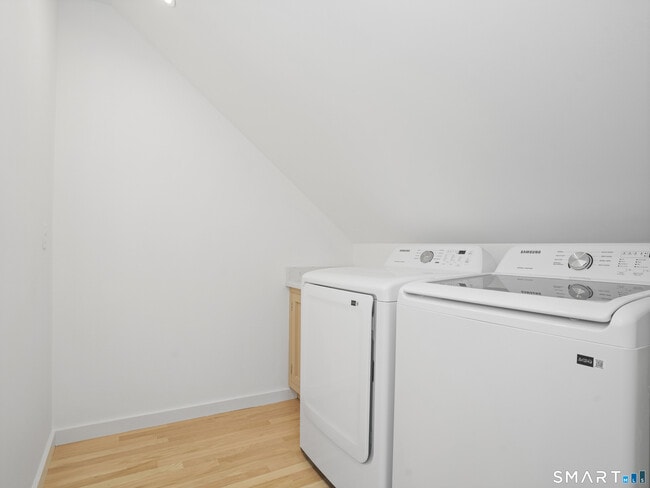 Building Photo - 54 Richmondville Ave